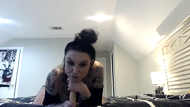 Holyplastic online show from 11/09/25, 09:46