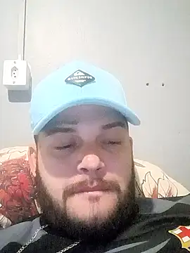 Snapshot of cesarcampos2210 chatting on 10/30/25, 01:56 cesarcampos2210 online show from 10/30/25, 01:56