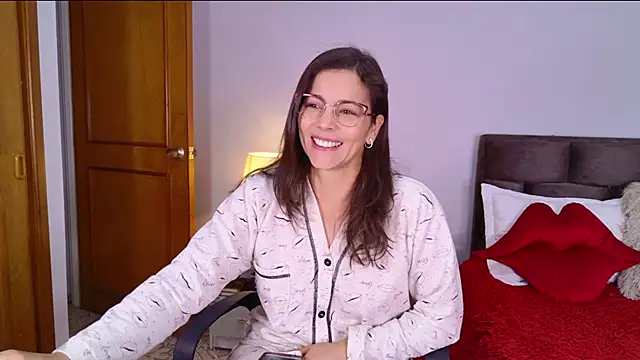 Angie bell online show from 11/04/25, 02:05