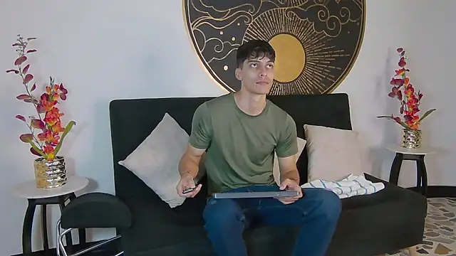 AlessioVitale online show from 11/12/25, 12:27