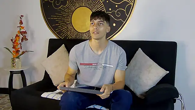 AlessioVitale online show from 11/14/25, 12:04