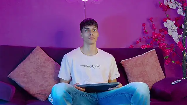 AlessioVitale online show from 11/27/25, 12:18