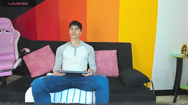 AlessioVitale online show from 12/01/25, 12:21