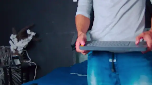 AlessioVitale online show from 12/19/25, 12:12