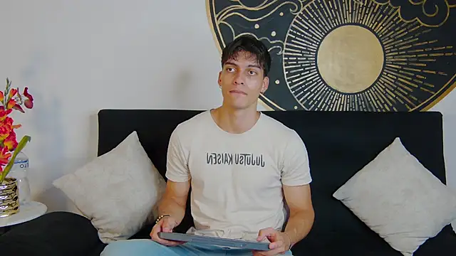 AlessioVitale online show from 02/23/26, 07:44