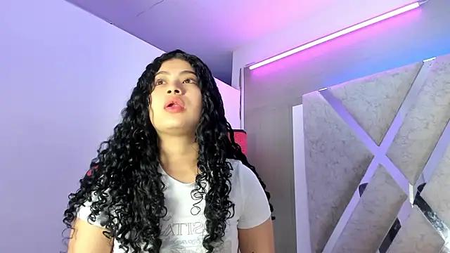 Snapshot of dara_queen7 chatting on 11/04/25, 12:59 dara queen7 online show from 11/04/25, 12:59