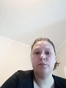 Snapshot of GlitterAuburn chatting on 06/01/26, 01:02 GlitterAuburn online show from 06/01/26, 01:02