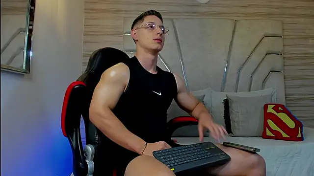 MAXTHOMSON online show from 01/17/26, 01:54