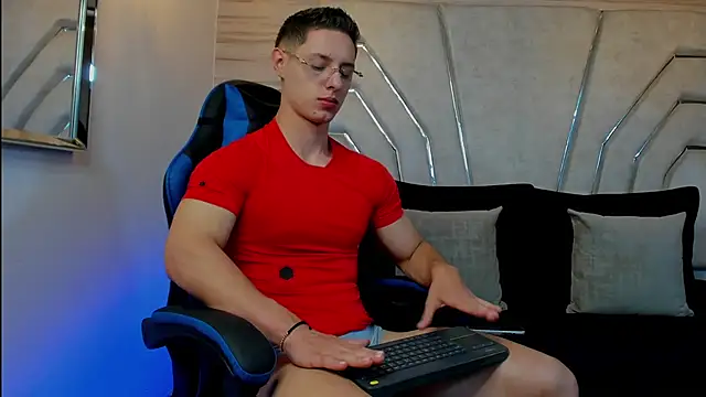 MAXTHOMSON online show from 02/06/26, 01:43