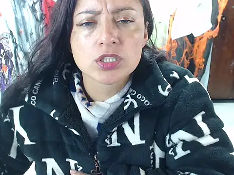 kristelltender1 online show from 10/31/25, 02:01