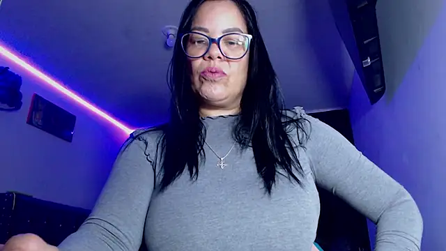 Snapshot of sofia_lopez70 chatting on 05/16/26, 02:38 sofia lopez70 online show from 05/16/26, 02:38