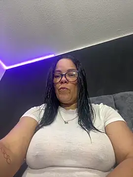 Snapshot of sofia_lopez70 chatting on 05/28/26, 10:40 sofia lopez70 online show from 05/28/26, 10:40