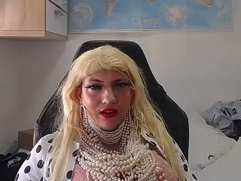 VanesaCrossic online show from 04/19/26, 07:51