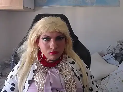 VanesaCrossic online show from 04/24/26, 09:34