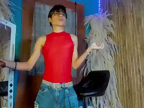 Leo Glow online show from 12/18/25, 01:17