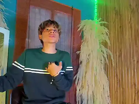 Leo Glow online show from 12/20/25, 07:21