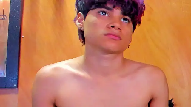 Leo Glow online show from 02/11/26, 01:05