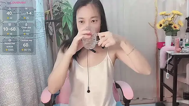 Snapshot of Lingling-Baby520 chatting on 07/14/26, 01:52 Lingling-Baby520 online show from 07/14/26, 01:52