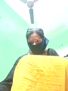 Snapshot of Rsr-1 chatting on 11/02/25, 08:22 Rsr-1 online show from 11/02/25, 08:22