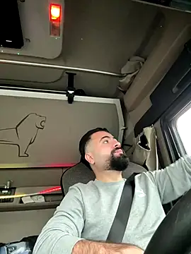 Snapshot of JanSy0 chatting on 12/19/25, 01:29 JanSy0 online show from 12/19/25, 01:29