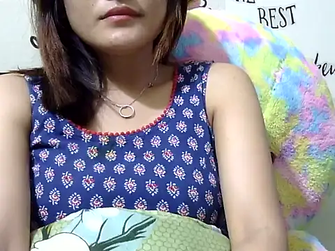 Snapshot of maira_33 chatting on 05/22/26, 04:56 maira 33 online show from 05/22/26, 04:56