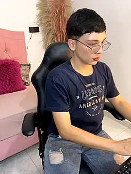 LiamHeat  online show from 11/06/25, 05:41