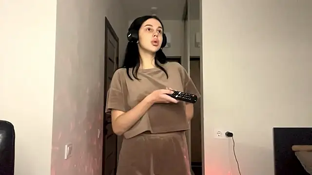 EliseBonser online show from 11/03/25, 06:53