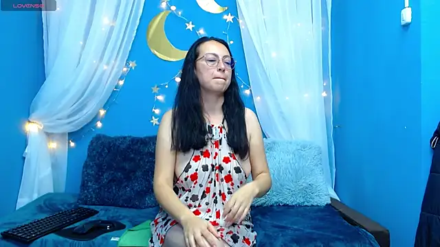 Lauryn Jones online show from 11/25/25, 02:06