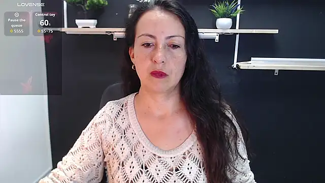 Snapshot of Lauryn_Jones chatting on 05/13/26, 05:43 Lauryn Jones online show from 05/13/26, 05:43
