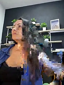 Snapshot of Lauryn_Jones chatting on 05/25/26, 04:46 Lauryn Jones online show from 05/25/26, 04:46