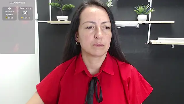 Snapshot of Lauryn_Jones chatting on 06/05/26, 04:56 Lauryn Jones online show from 06/05/26, 04:56