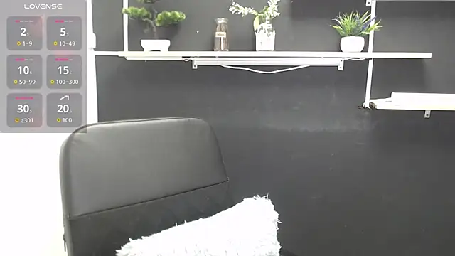 Snapshot of Lauryn_Jones chatting on 06/06/26, 05:17 Lauryn Jones online show from 06/06/26, 05:17