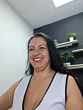Snapshot of Lauryn_Jones chatting on 07/25/26, 06:16 Lauryn Jones online show from 07/25/26, 06:16