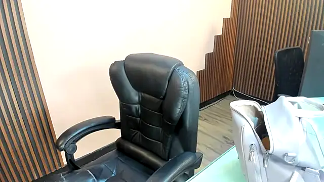 desk desire online show from 12/16/25, 11:15