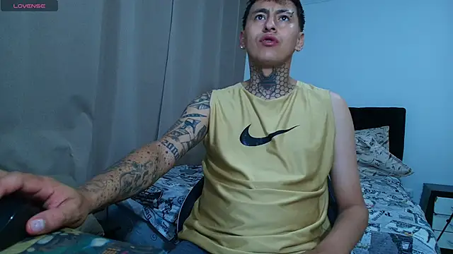 emi liano10 online show from 11/08/25, 11:36