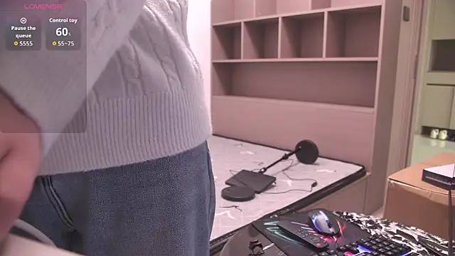 Snapshot of Abby-6 chatting on 11/01/25, 03:03 Abby-6 online show from 11/01/25, 03:03