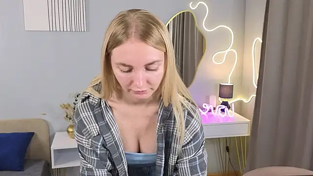 Carollina  online show from 11/01/25, 06:32