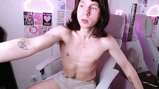 Snapshot of CutieKai_ chatting on 02/19/26, 12:28 CutieKai online show from 02/19/26, 12:28