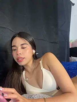 Snapshot of Milleradhara24 chatting on 07/16/26, 02:50 Milleradhara24 online show from 07/16/26, 02:50
