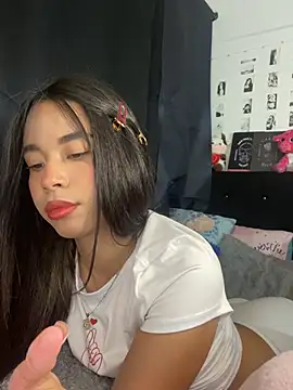 Snapshot of Milleradhara24 chatting on 07/23/26, 03:04 Milleradhara24 online show from 07/23/26, 03:04