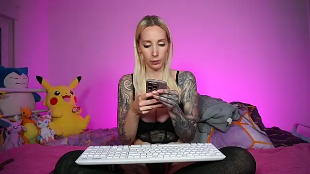 StellaCinderella online show from 11/18/25, 02:32