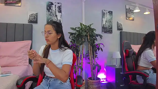 kendra london online show from 11/25/25, 11:21