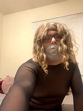 Snapshot of kittymia471 chatting on 11/02/25, 12:51 kittymia471 online show from 11/02/25, 12:51