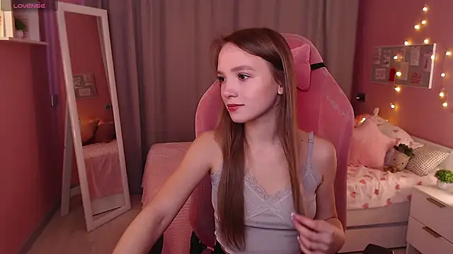 Adria Arjona online show from 11/16/25, 07:36