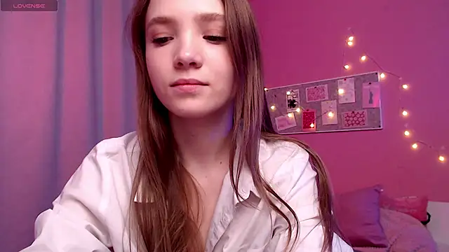 Adria Arjona online show from 03/17/26, 07:33