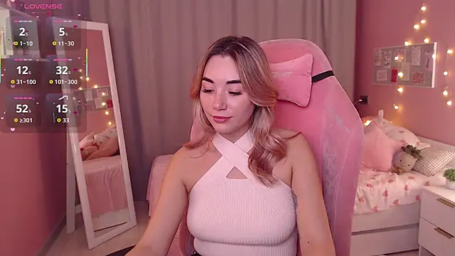 Rosie Mac online show from 11/18/25, 01:11