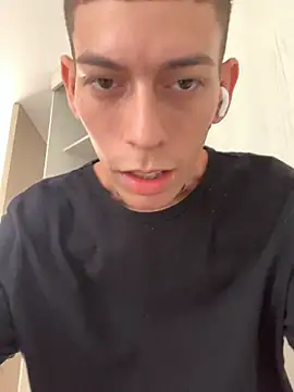 Snapshot of Who-am-I-201 chatting on 11/02/25, 05:48 Who-am-I-201 online show from 11/02/25, 05:48