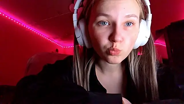 KarinRobertson online show from 12/15/25, 07:18