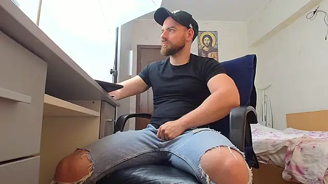 Snapshot of Ryanstone_ chatting on 05/18/26, 05:02 Ryanstone online show from 05/18/26, 05:02