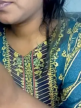 Snapshot of Neha533 chatting on 05/03/26, 04:35 Neha533 online show from 05/03/26, 04:35